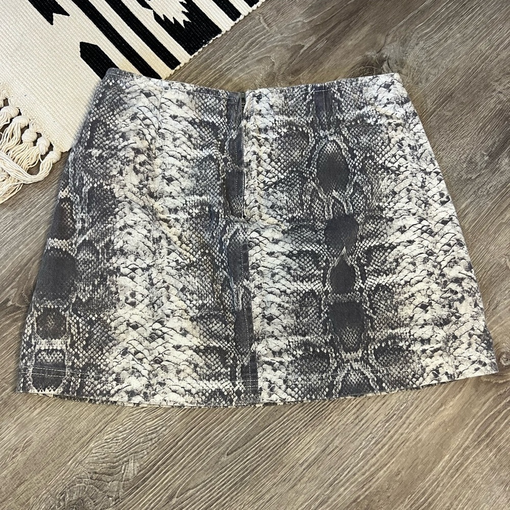 BDG Urban Outfitters Snakeskin Mini Skirt Medium - Picture 3 of 8